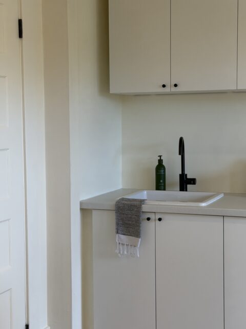Calm sink area inside Bloom Sugaring, a serene sugaring studio in Santa Monica’s Ocean Park neighborhood.